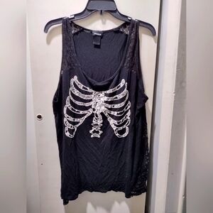 Torrid lace print ribs with lace sides goth tank top.